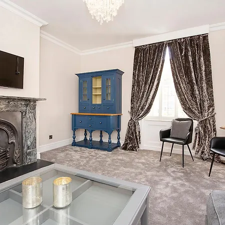 George Street One - Uk2766 *