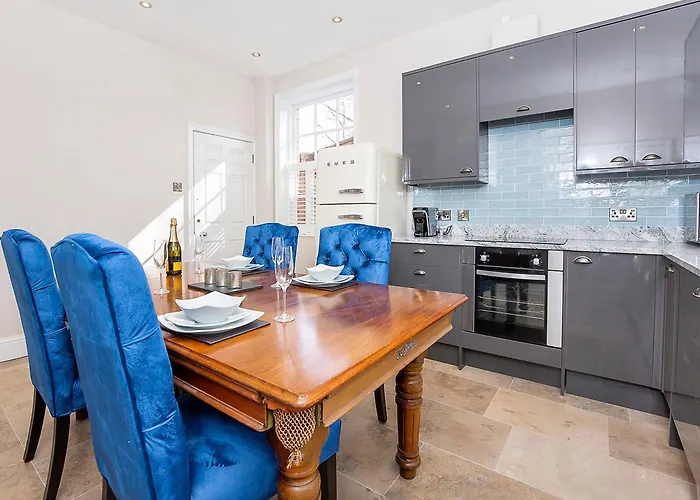 George Street One - Uk2766 *